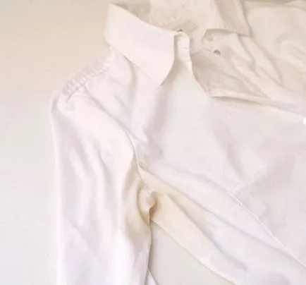 Hogyan mossa ki a sárga foltok a fehér ruhát - a legjobb tippeket tapasztalt