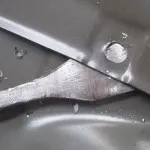 Как да премахнете hlopun на метални части от тялото