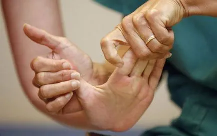 Как се извършва масаж на ръцете след инсулт
