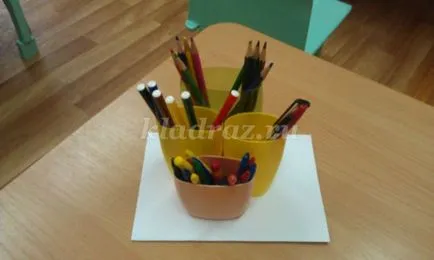 suporturi pentru creioane din sticle de plastic cu propriile lor mâini