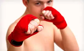 Hander stânga-- complexitatea conflictului, viața kickboxing