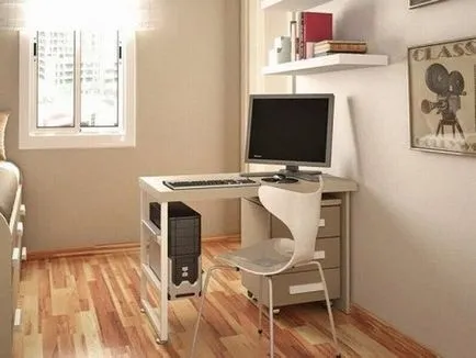 O masă mică pentru fotografie în interiorul calculatorului și ideea de apartamente mici