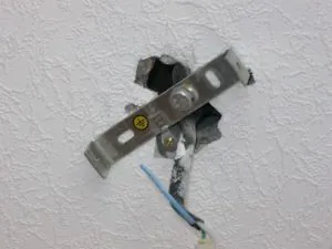 Instalarea luminilor - tavan și perete