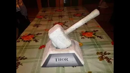 Thor kalapács kezével