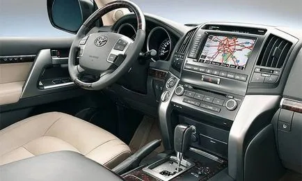 Különbségek Land Cruiser 200 és Lexus LX 570 autó képest hírek Komi Komi autó portál