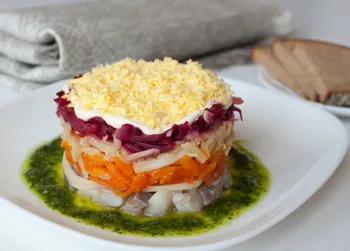 Рецепта херинга под шуба с мариновани краставици - салата херинга под шуба 1001 храна
