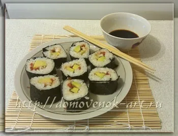 Rețetă pentru sushi acasă, sub formă de rulouri cu anghilă, Brownie art