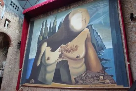 În mod independent, în nordul Catalonia în orașul Figueras (partea 1 Salvador Dali Museum)