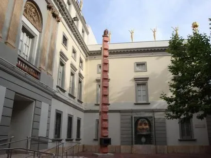 Függetlenül Észak-Katalóniában a város Figueras (Part 1 Salvador Dali Múzeum)