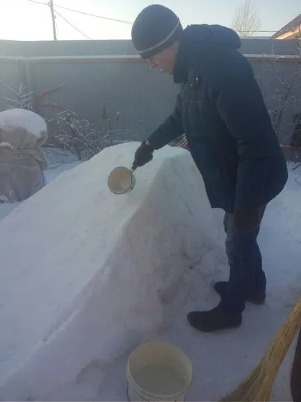 Tanácsot, hogyan lehet, hogy egy halom hó Tyumen kezüket, és hogyan kell kitölteni