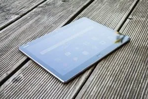 Testare și revizuire a huawei MediaPad m3 Lite 10 - tabletă low-cost cu echipament bun