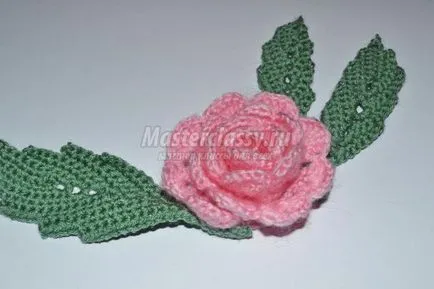 Плетене на една кука цвете с листа