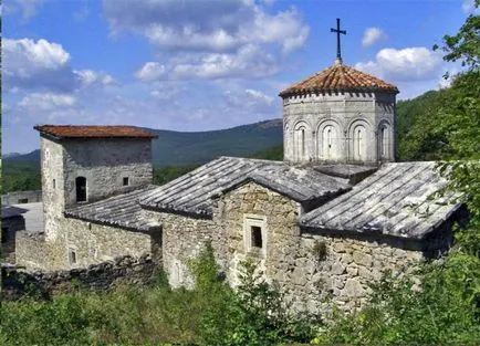 Örmény kolostor Surb Khach leírás, történelem és érdekességek