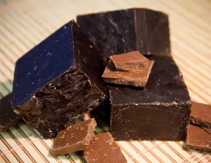 Ciocolată neagră se caracterizează printr-un amar, ceea ce este diferența