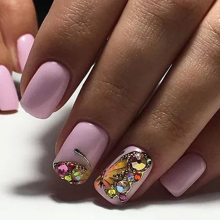 Nail Design пеперуда - модни идеи за маникюр с пеперуда върху снимка