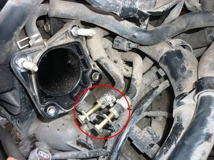 Fojtószelepház Toyota Corolla takarítás saját kezét