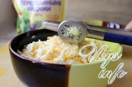 Zsidó saláta sajttal és fokhagymás - recept fotókkal