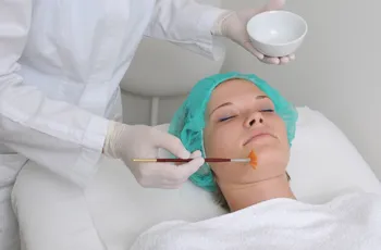 Coji de faciale glicolic, care efectuează procedura, contraindicații cosmetologie