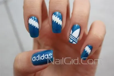 Nail design stílus adidas - sport manikűr egy csavar, fotók