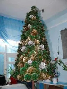 Hogyan készítsünk egy mesterséges karácsonyfa kezével 1