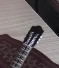 Hogyan készítsünk egy mini-gitár babák, site ajouré