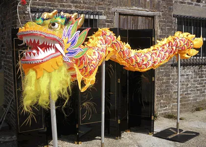 Cum sa faci un costum de dragon chinezesc scară largă