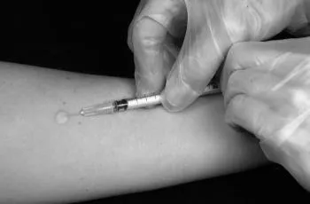 Hogyan készítsünk egy injekciós intradermális (szubkután) injekció - 4. rész