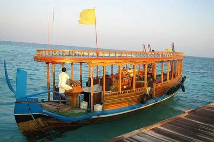 Dhoni - o maldiviană tradiționale de locuitori cu barca