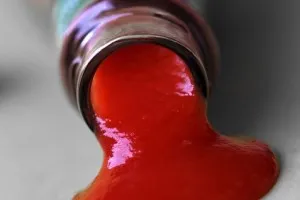 Hogyan, hogy visszavonja a ketchup foltot ruhák