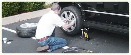 Как да се замени спукана гума на пътя
