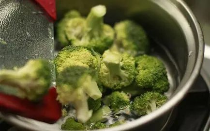 Cum delicioase pentru a găti broccoli congelate într-o tigaie