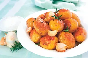 Картофи с чесън във фурната - просто и вкусно ястие