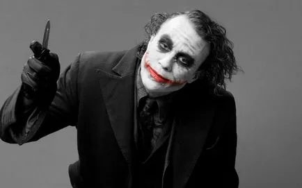 Joker костюм за Хелоуин с ръцете си