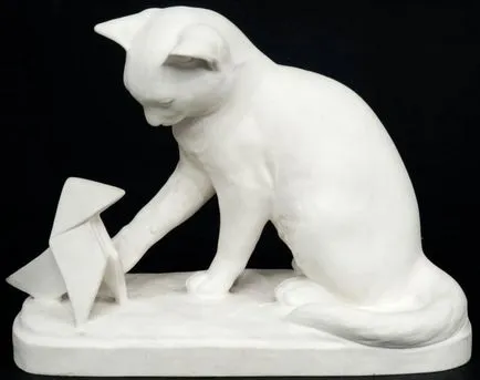 Котки включват в скулптура