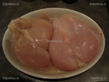 Пилешко филе във фурната с сметанов сос