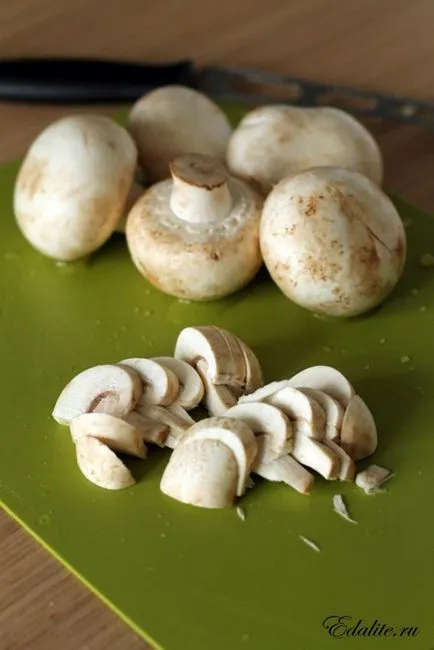 Csirke filé besamel gombával - 139 kalória, recept fotó, finom, hasznos, könnyen