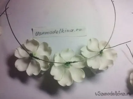 Eustoma din plastic (turnare și asamblare de decorare)