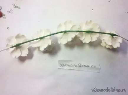 Eustoma din plastic (turnare și asamblare de decorare)