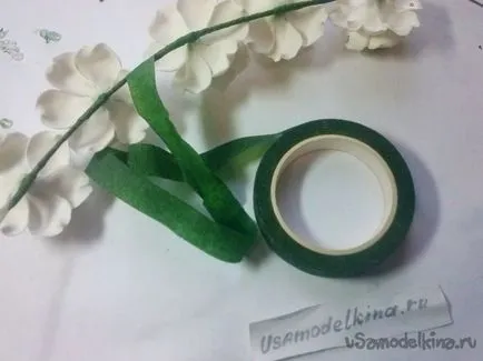 Eustoma din plastic (turnare și asamblare de decorare)