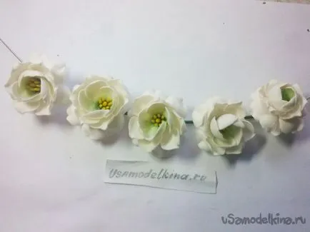 Eustoma din plastic (turnare și asamblare de decorare)