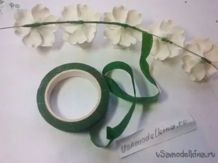 Eustoma din plastic (turnare și asamblare de decorare)