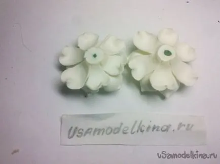 Eustoma din plastic (turnare și asamblare de decorare)