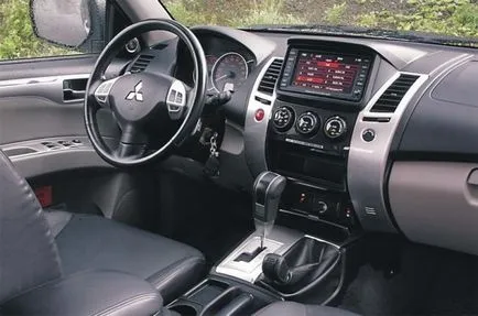 Mitsubishi Outlander или Kia sporteydzh