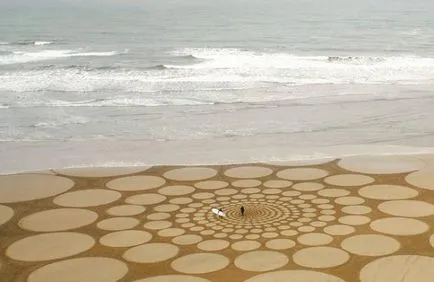 Rajzok a homokban a leginkább efemer művészet