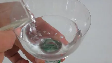 Фокус правят вино от вода