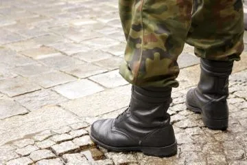 Lasă pentru militari