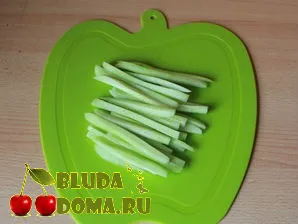 Rulou din Lavaș cu cremă de brânză, castravete și verde, sub formă de rulouri reteta Lavaș cu branza