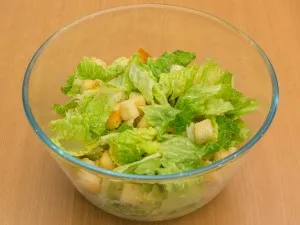 Salata „Caesar“