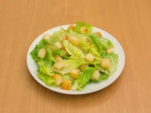 Salata „Caesar“