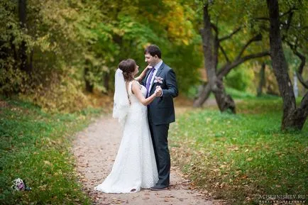 Nunta sedinta foto in parc Kolomenskoye - fotografie de la un fotograf de nunta